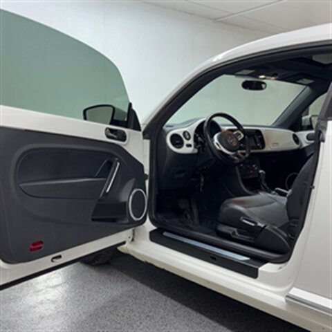 2012 Volkswagen Beetle 2.5L   - Photo 17 - Downers Grove, IL 60515