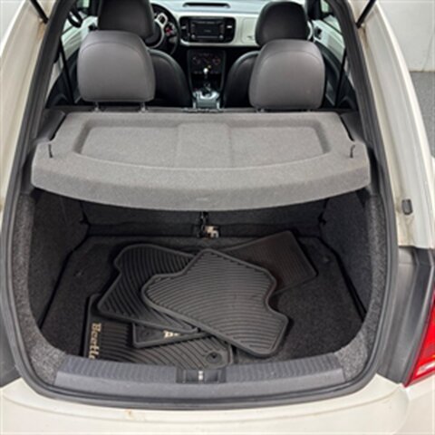 2012 Volkswagen Beetle 2.5L   - Photo 16 - Downers Grove, IL 60515
