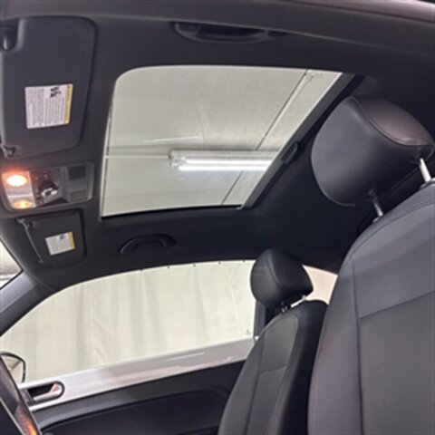 2012 Volkswagen Beetle 2.5L   - Photo 18 - Downers Grove, IL 60515