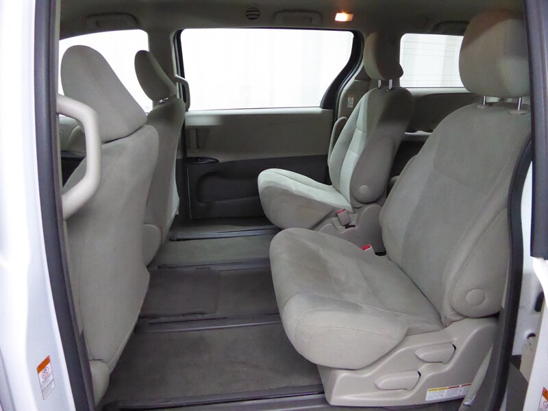 2016 TOYOTA SIENNA - Image 24