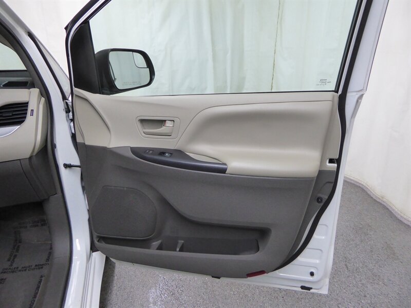 2016 TOYOTA SIENNA - Image 23