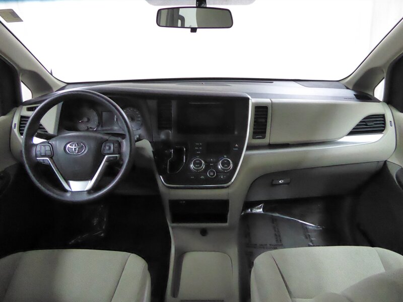 2016 TOYOTA SIENNA - Image 8