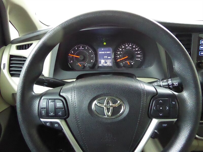 2016 TOYOTA SIENNA - Image 10