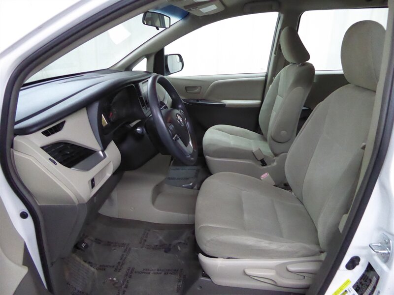 2016 TOYOTA SIENNA - Image 18