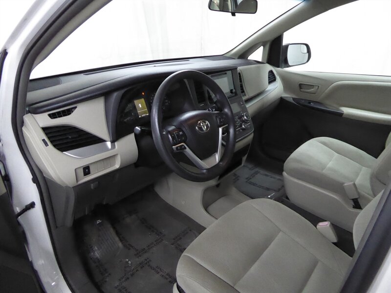 2016 TOYOTA SIENNA - Image 16