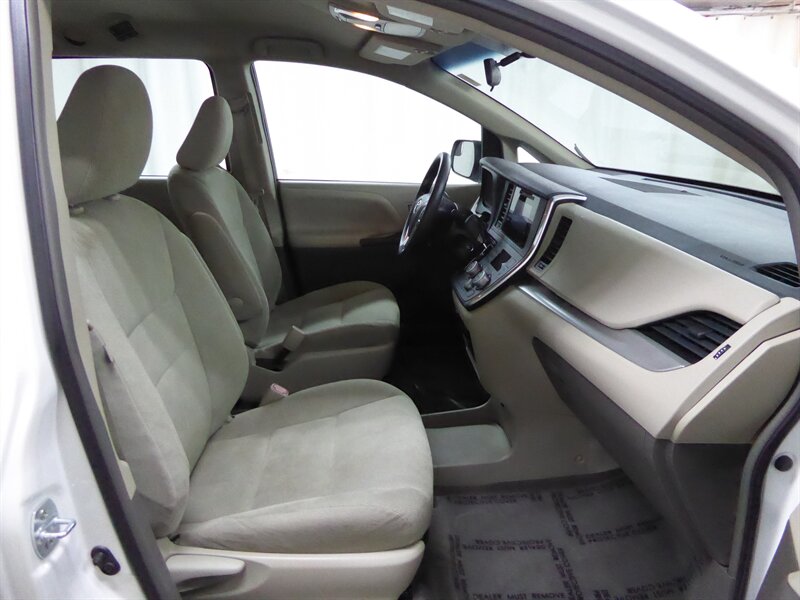2016 TOYOTA SIENNA - Image 22