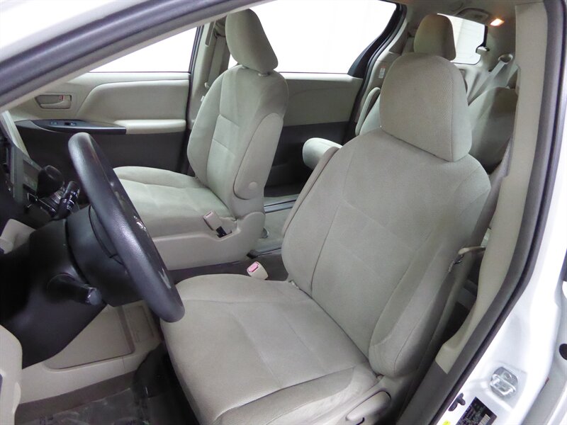 2016 TOYOTA SIENNA - Image 17