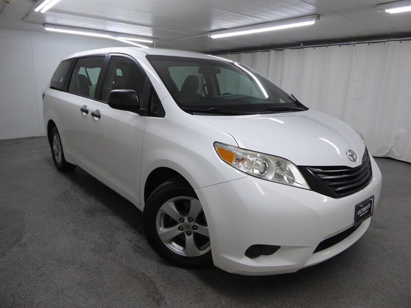 2016 Toyota Sienna L's photo