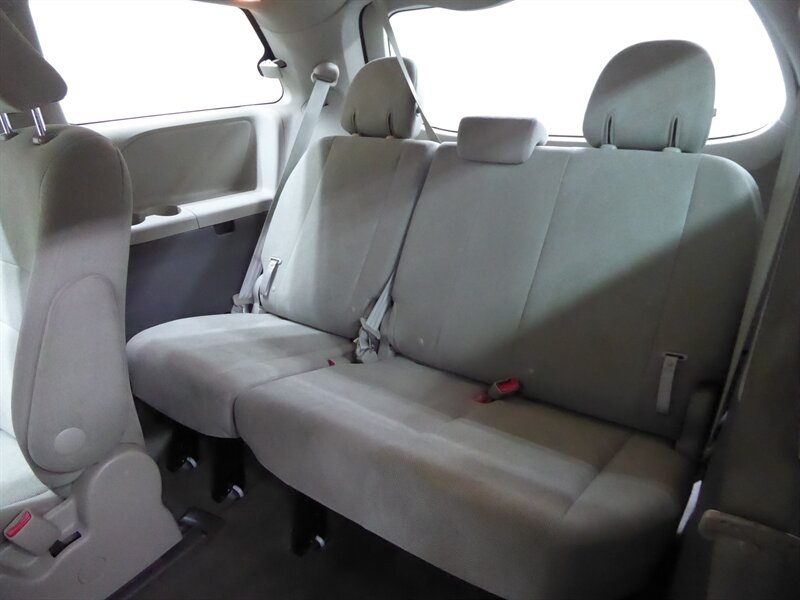 2016 TOYOTA SIENNA - Image 25