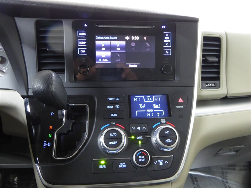 2016 TOYOTA SIENNA - Image 13