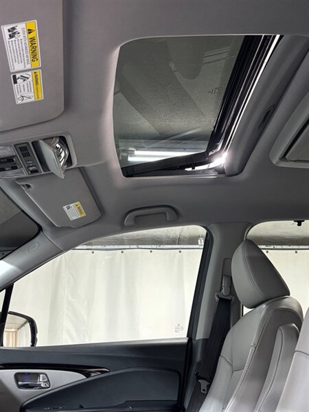 2019 Honda Pilot Touring   - Photo 16 - Downers Grove, IL 60515