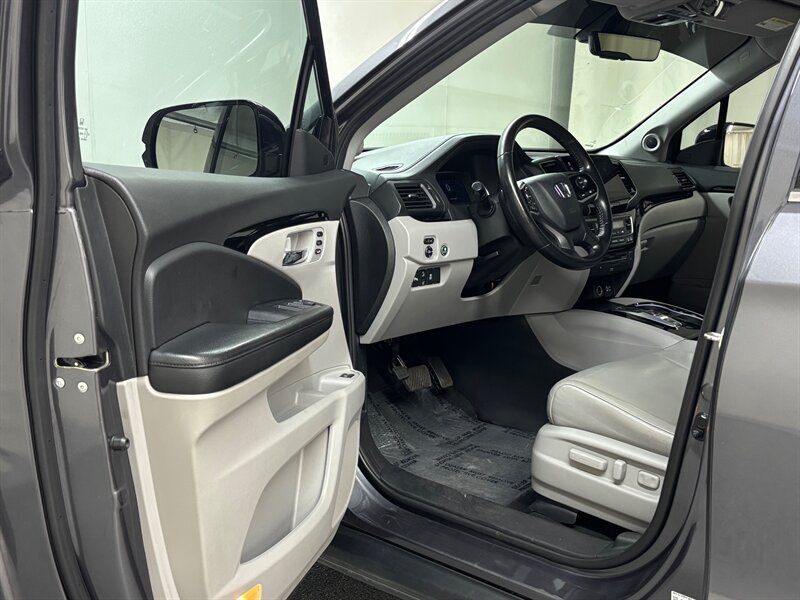 2019 Honda Pilot Touring   - Photo 13 - Downers Grove, IL 60515