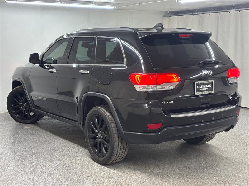 2017 Jeep Grand Cherokee Limited photo 2