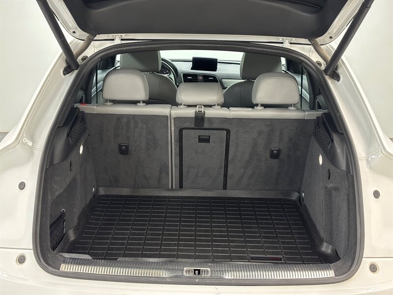 2017 Audi Q3 2.0T quattro Prestige   - Photo 8 - Downers Grove, IL 60515