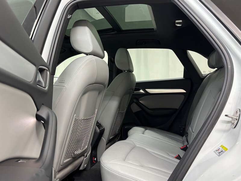 2017 Audi Q3 2.0T quattro Prestige   - Photo 20 - Downers Grove, IL 60515