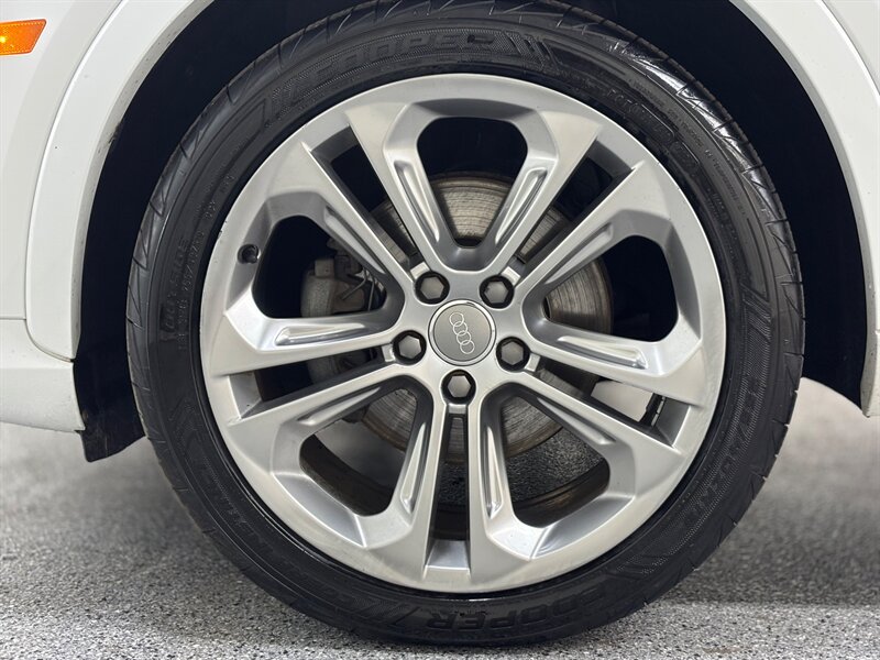 2017 Audi Q3 2.0T quattro Prestige   - Photo 10 - Downers Grove, IL 60515