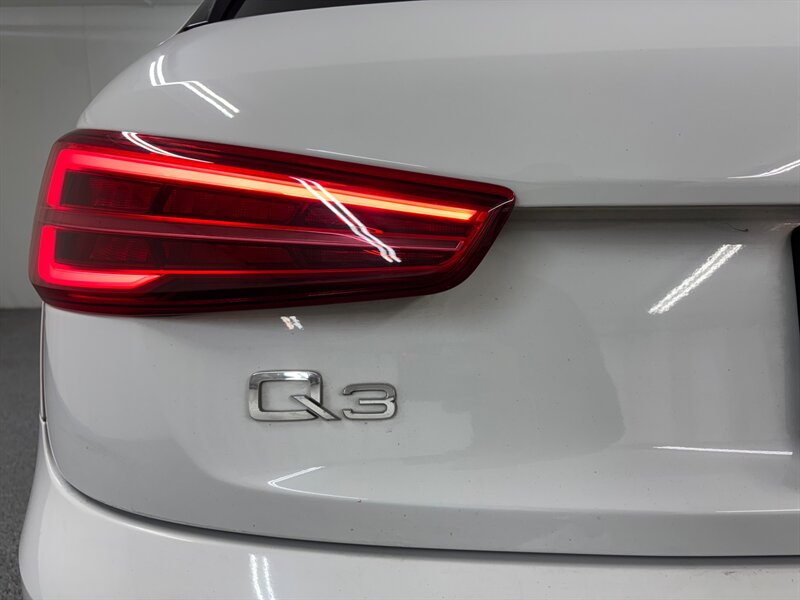 2017 Audi Q3 2.0T quattro Prestige   - Photo 11 - Downers Grove, IL 60515