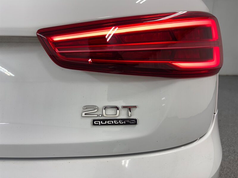 2017 Audi Q3 2.0T quattro Prestige   - Photo 12 - Downers Grove, IL 60515