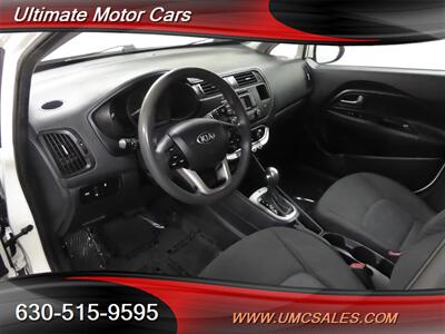 2015 Kia Rio 5-Door LX   - Photo 15 - Downers Grove, IL 60515