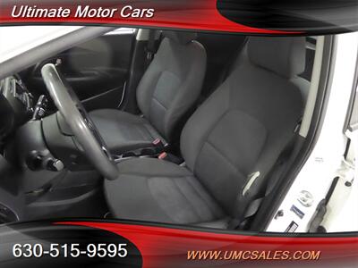 2015 Kia Rio 5-Door LX   - Photo 16 - Downers Grove, IL 60515