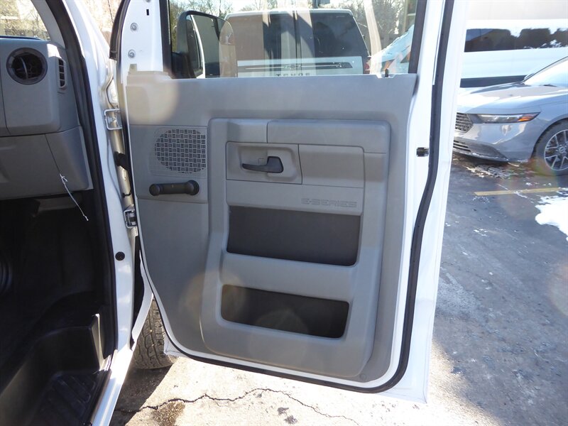 2013 FORD E-350 - Image 20