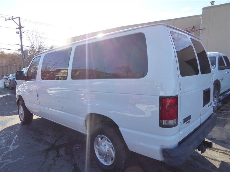 2013 FORD E-350 - Image 4