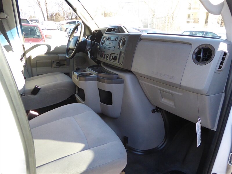 2013 FORD E-350 - Image 17
