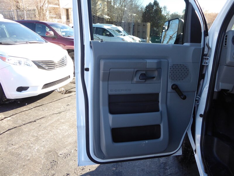 2013 FORD E-350 - Image 16
