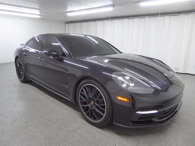 2018 Porsche Panamera 4  