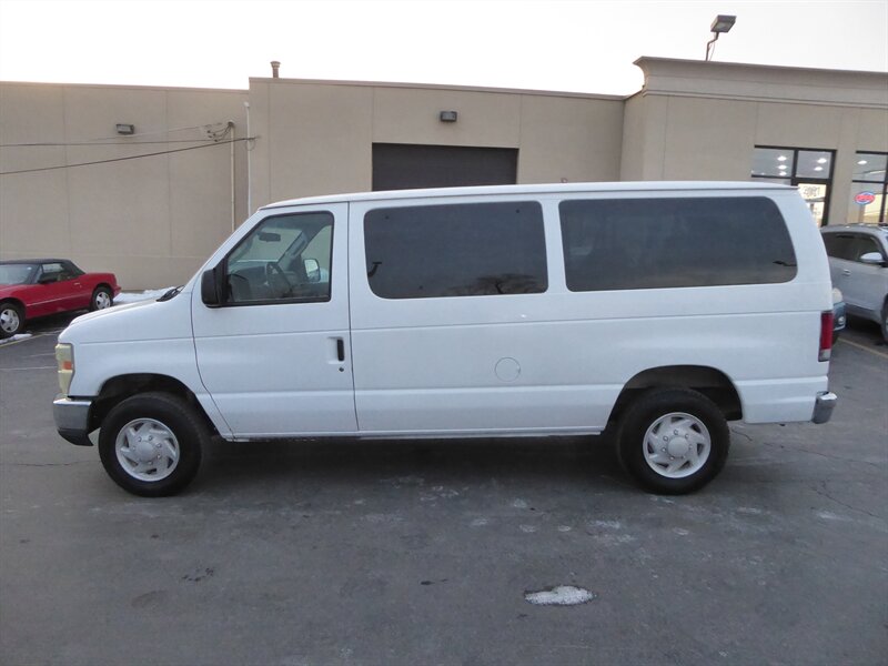 2009 FORD E-350 - Image 4