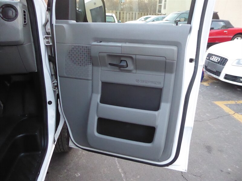 2009 FORD E-350 - Image 22