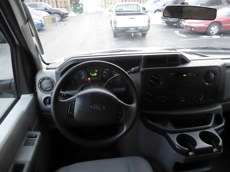 2009 FORD E-350 - Image 10