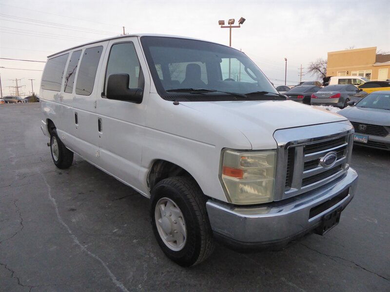 2009 Ford E-Series Econoline Wagon XL's photo