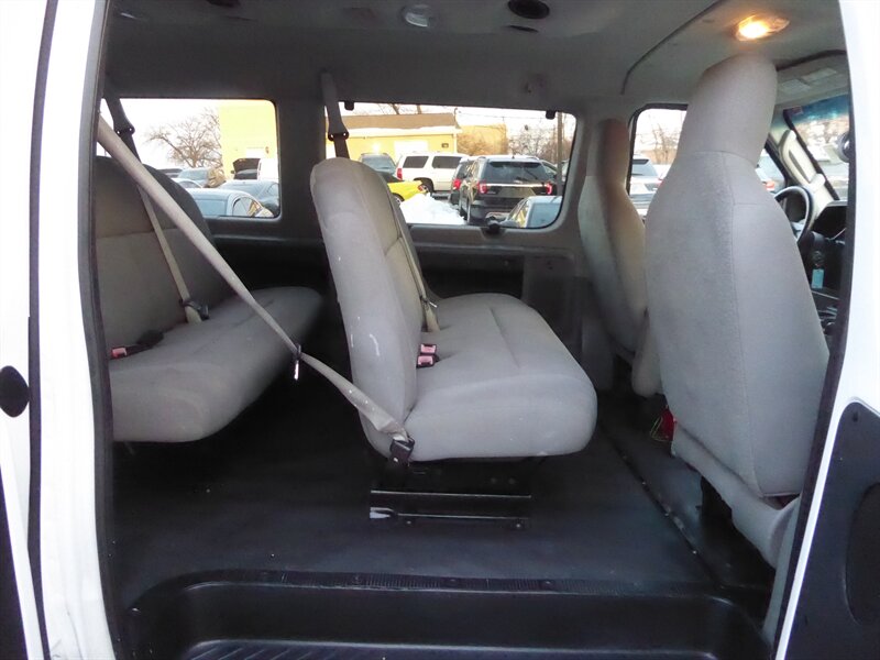 2009 FORD E-350 - Image 23