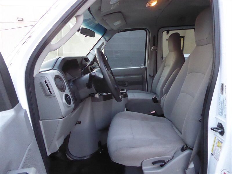 2009 FORD E-350 - Image 17