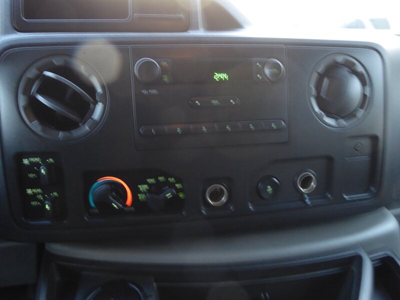 2009 FORD E-350 - Image 13