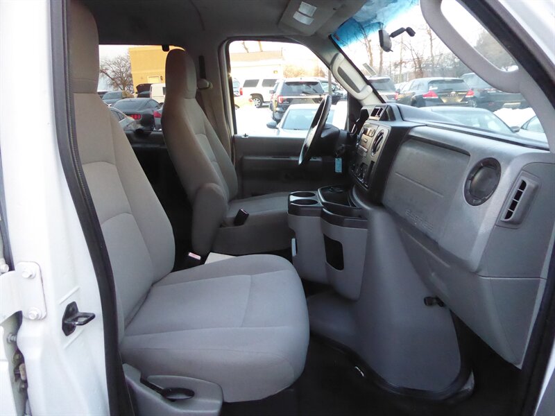 2009 FORD E-350 - Image 21