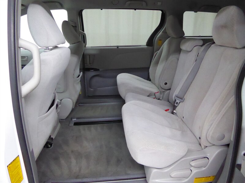 2014 TOYOTA SIENNA - Image 26