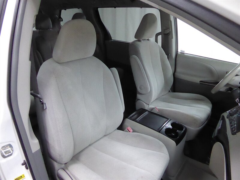 2014 TOYOTA SIENNA - Image 23