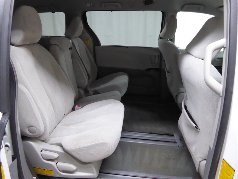 2014 TOYOTA SIENNA - Image 28