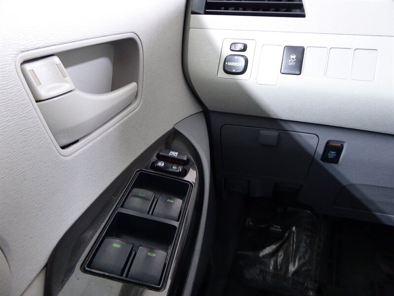 2014 TOYOTA SIENNA - Image 16