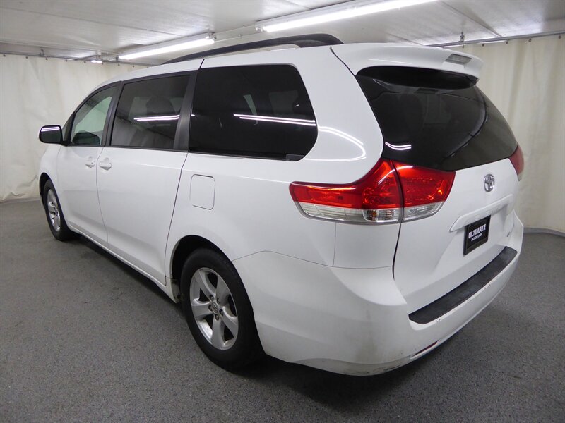 2014 TOYOTA SIENNA - Image 5