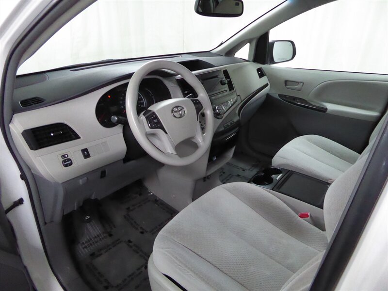 2014 TOYOTA SIENNA - Image 18