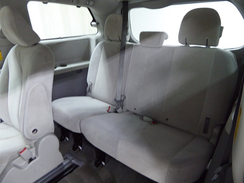 2014 TOYOTA SIENNA - Image 27
