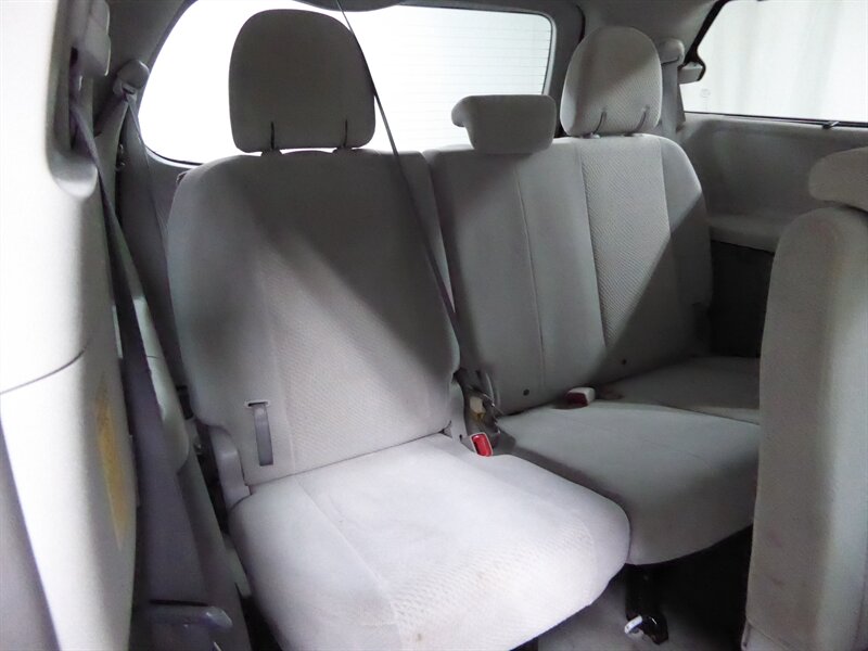 2014 TOYOTA SIENNA - Image 29