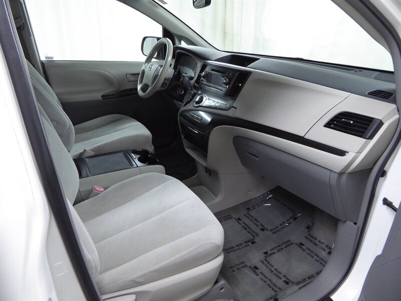 2014 TOYOTA SIENNA - Image 22