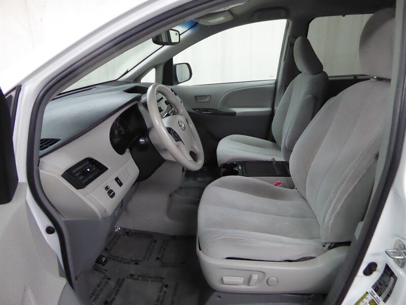 2014 TOYOTA SIENNA - Image 20