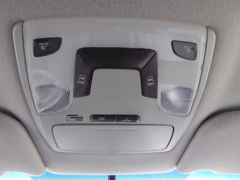 2014 TOYOTA SIENNA - Image 17