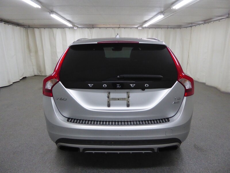2015 VOLVO V60CC - Image 6