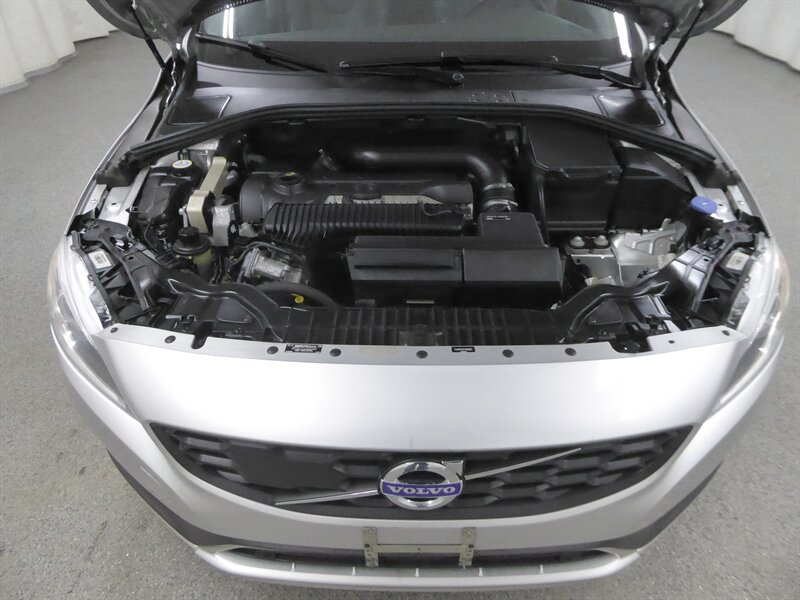 2015 VOLVO V60CC - Image 35